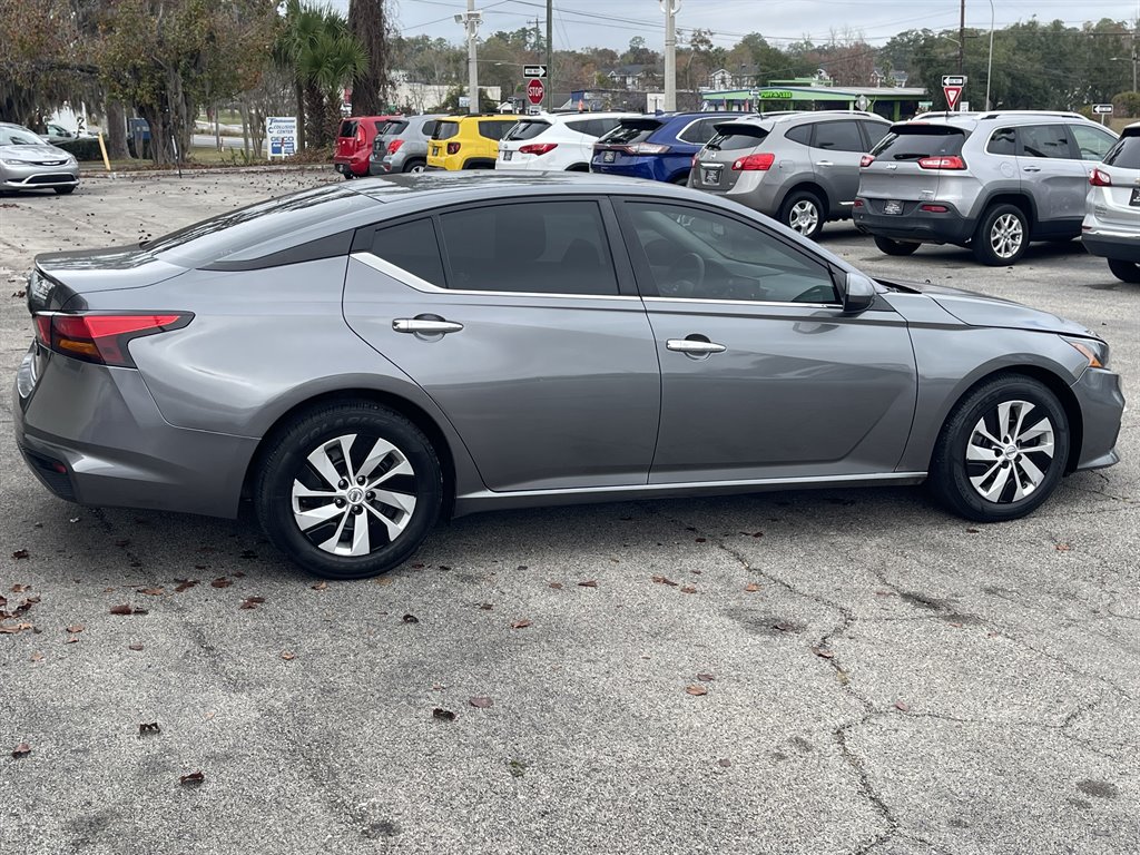 2022 Nissan Altima - $14,995