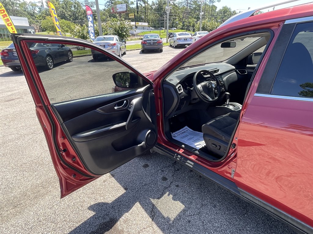 2016 Nissan Rogue - $9,995