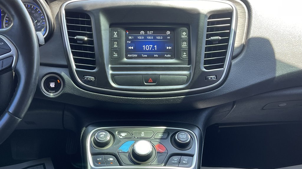 2016 Chrysler 200 - $8,995