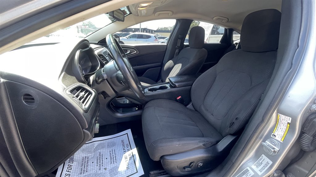 2016 Chrysler 200 - $8,995