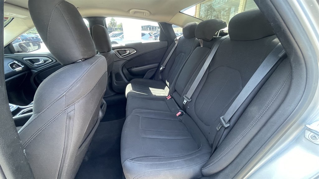 2016 Chrysler 200 - $8,995
