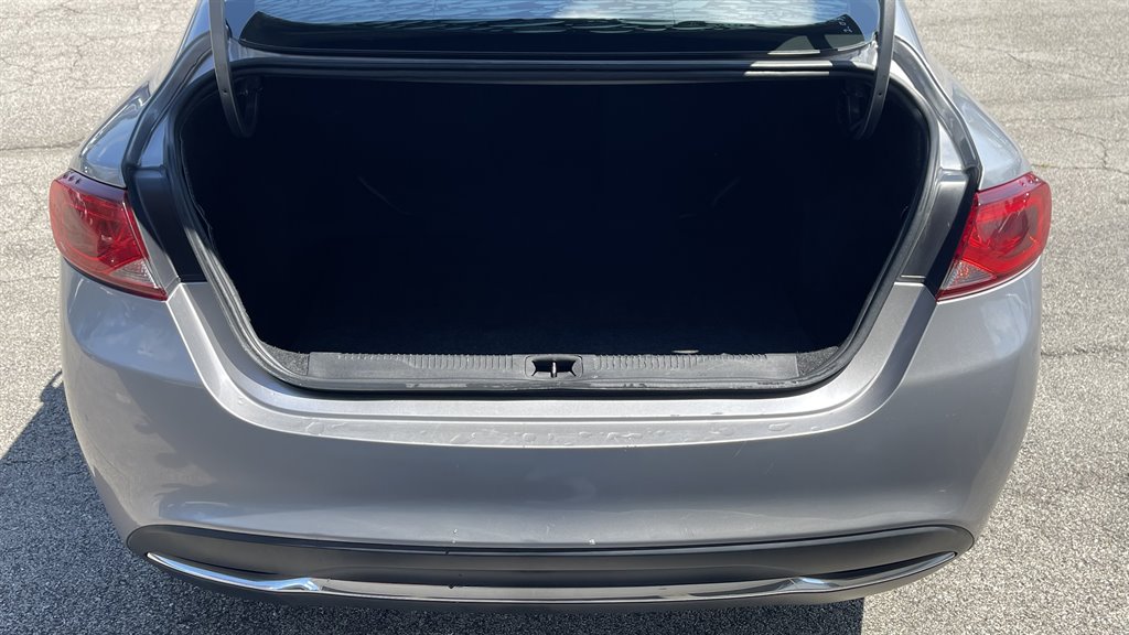 2016 Chrysler 200 - $8,995