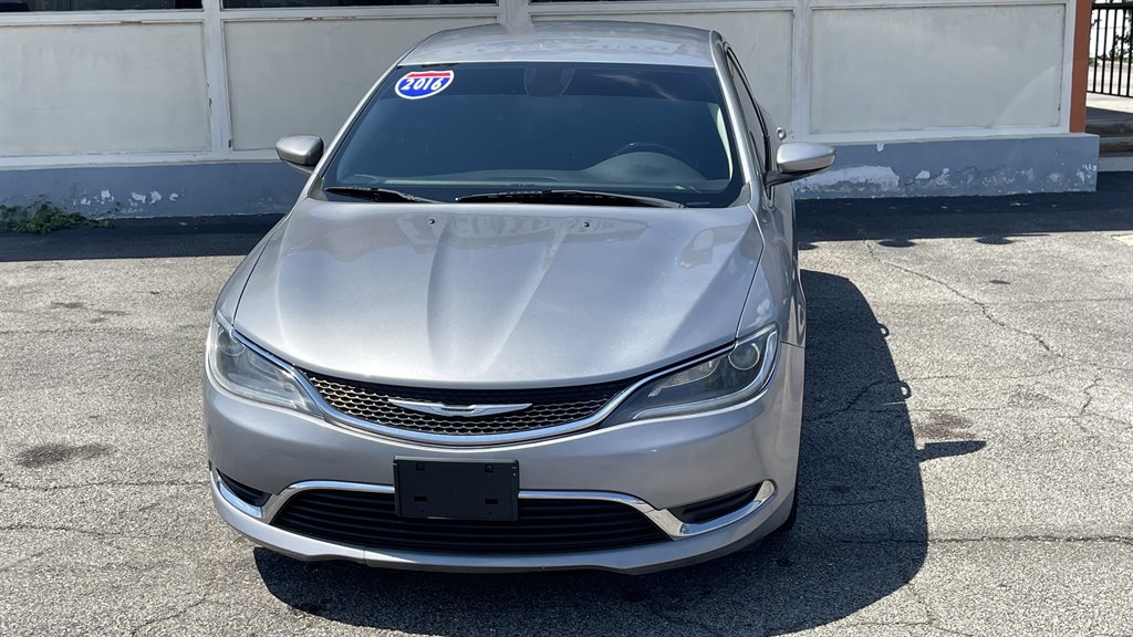 2016 Chrysler 200 - $8,995