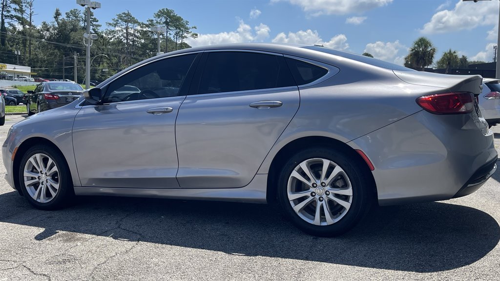 2016 Chrysler 200 - $8,995