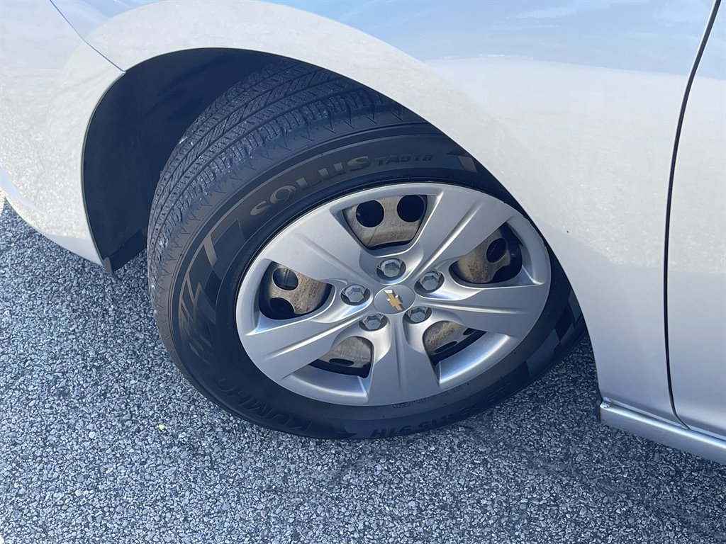 2017 Chevrolet Cruze - $9,995