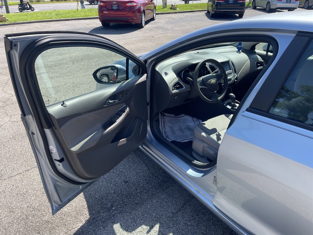 2017 Chevrolet Cruze - $9,995