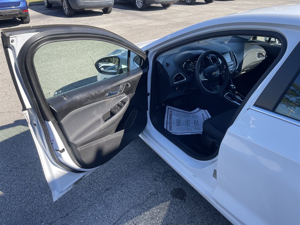 2017 Chevrolet Cruze - $9,995
