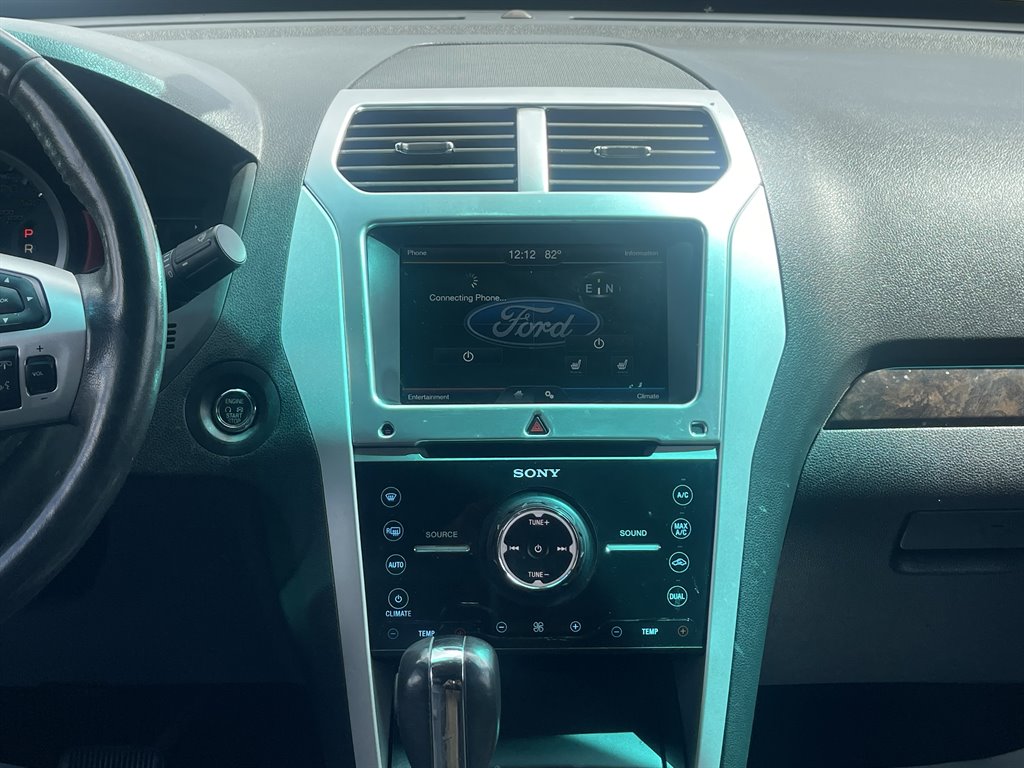 2015 Ford Explorer - $13,995
