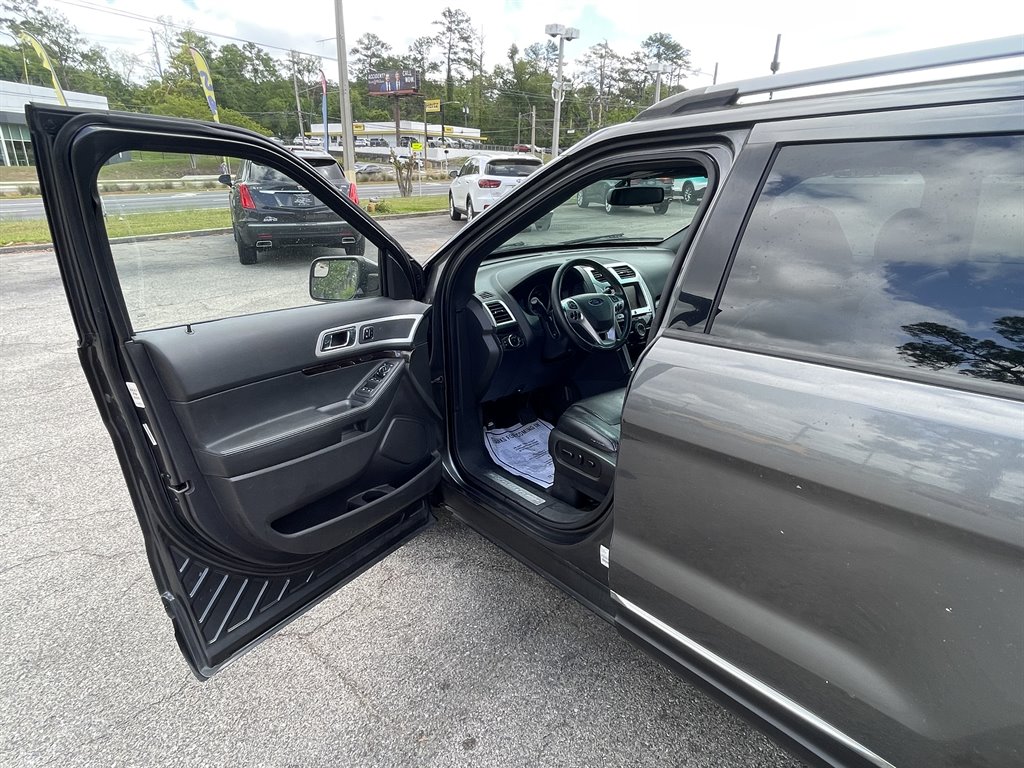 2015 Ford Explorer - $13,995