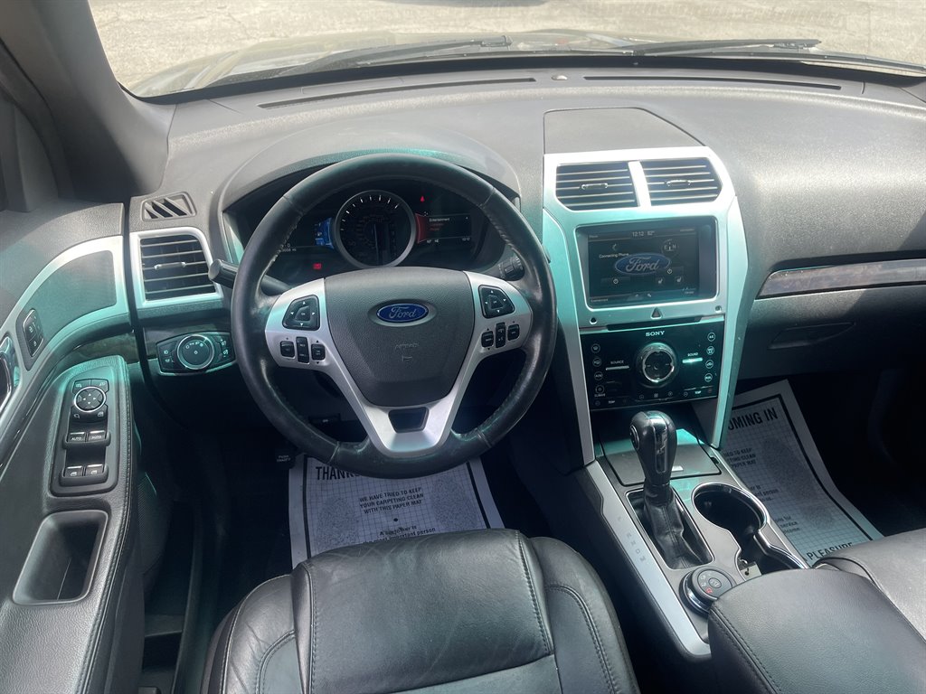 2015 Ford Explorer - $13,995