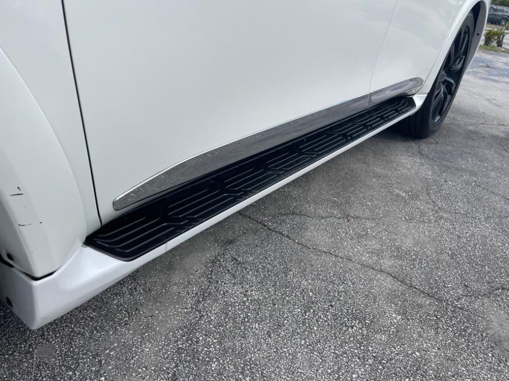 2016 Infiniti QX80 photo
