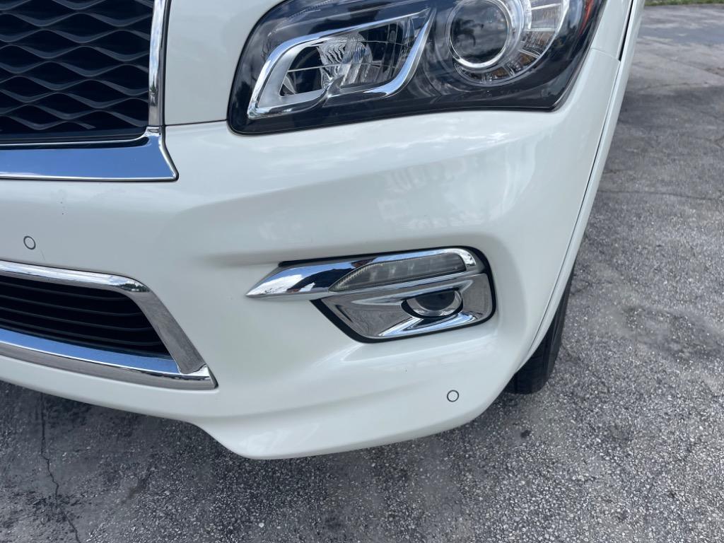 2016 Infiniti QX80 photo