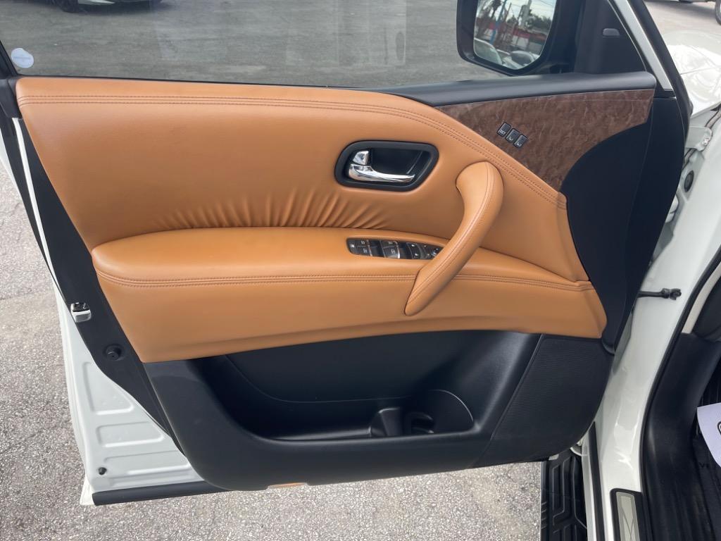 2016 Infiniti QX80 photo