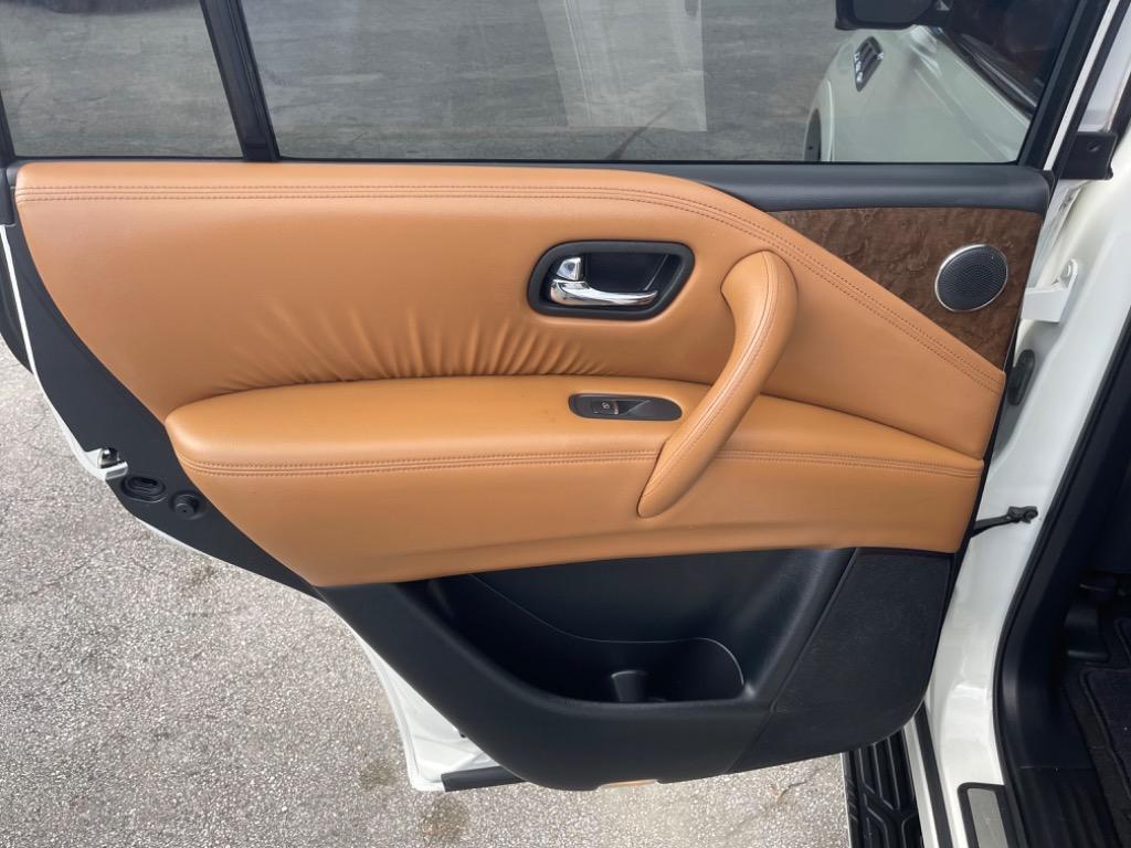 2016 Infiniti QX80 photo