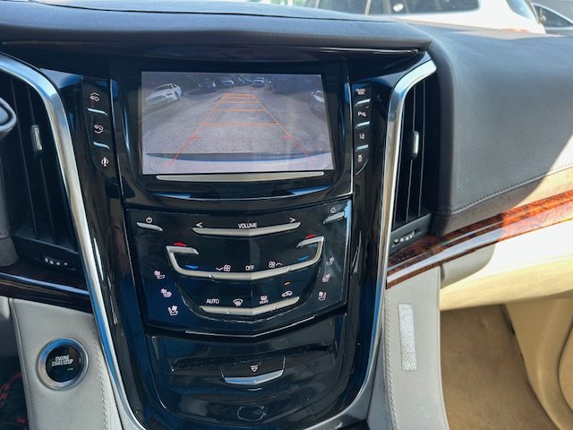 2015 Cadillac Escalade Luxury photo