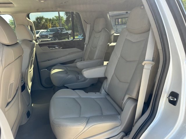 2015 Cadillac Escalade Luxury photo