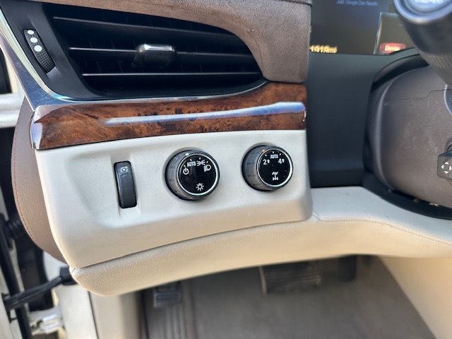 2015 Cadillac Escalade Luxury photo