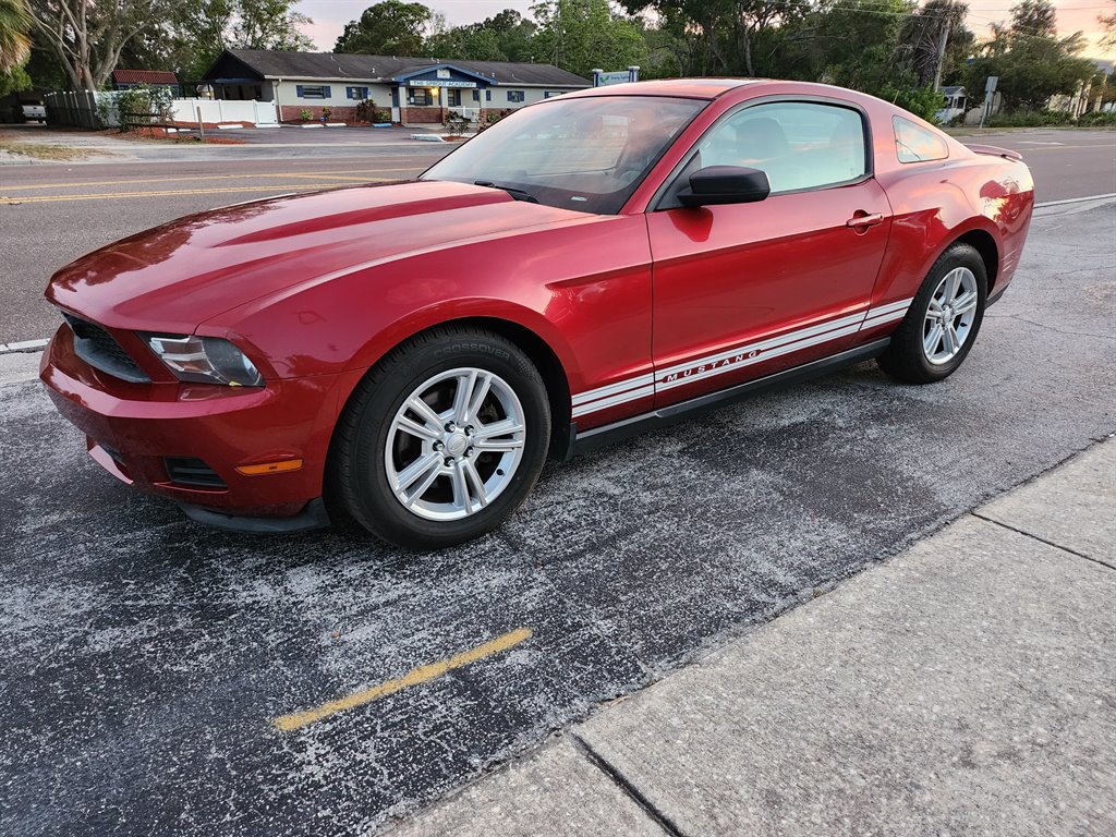 2011 Ford Mustang V6 Premium photo