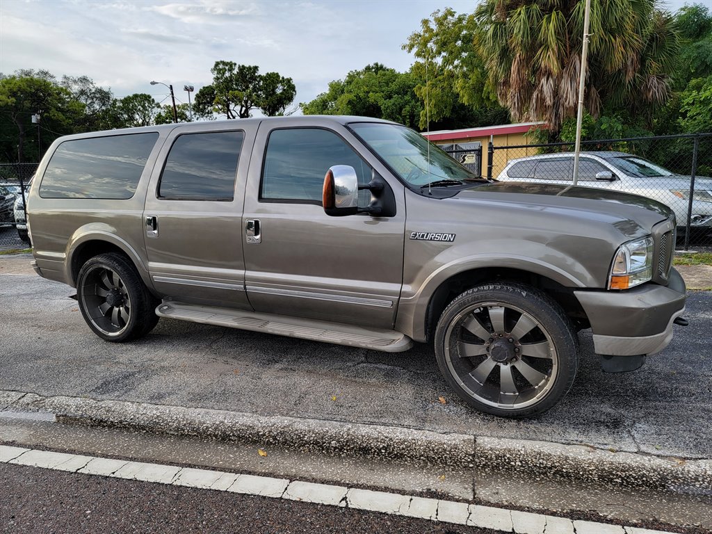 2004 Ford Excursion - $12,700