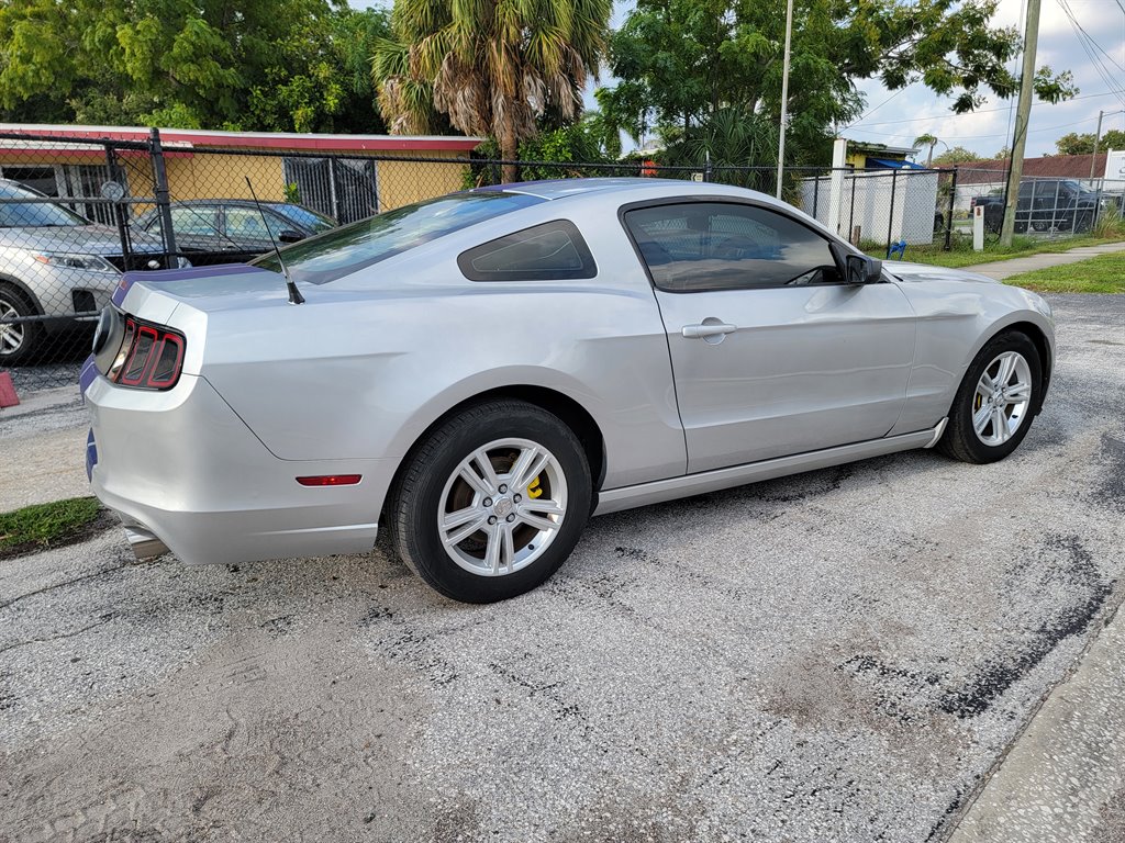 2014 Ford Mustang V6 photo