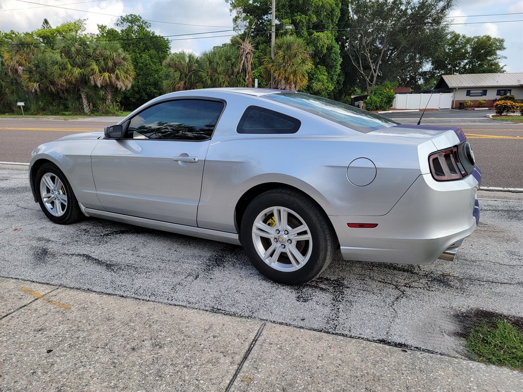 2014 Ford Mustang V6 photo