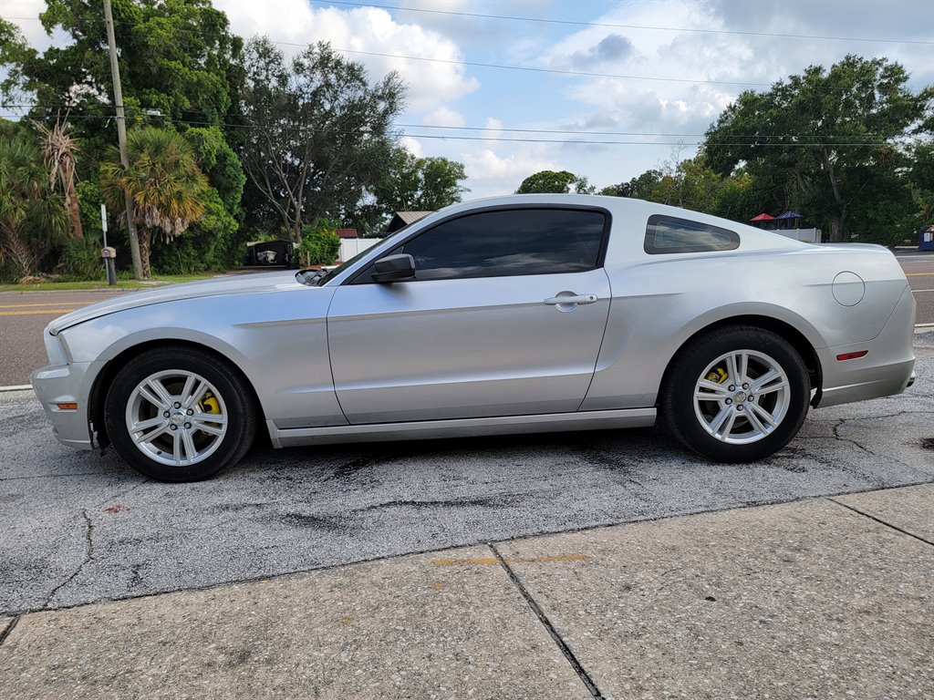 2014 Ford Mustang V6 photo
