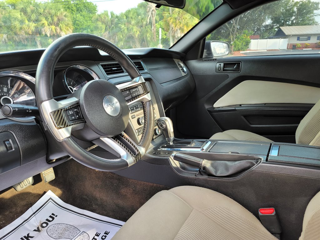 2014 Ford Mustang V6 photo