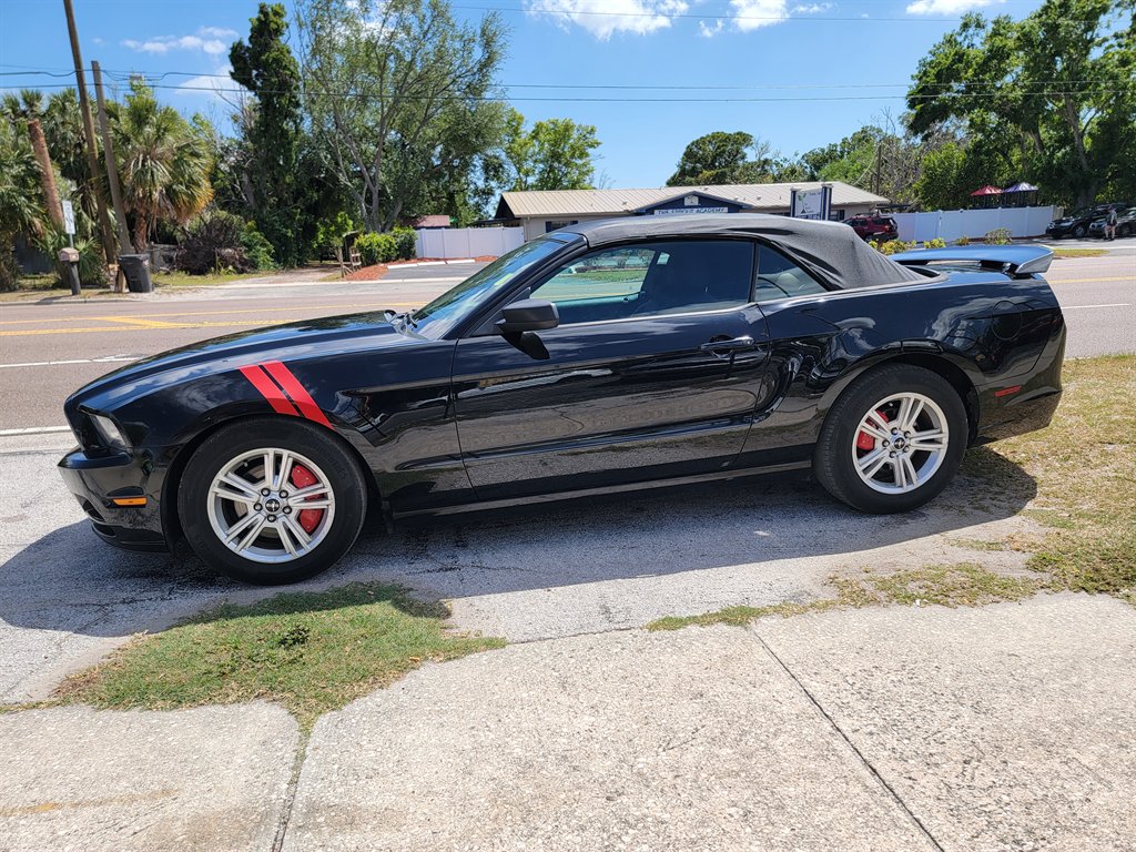 2014 Ford Mustang V6 photo