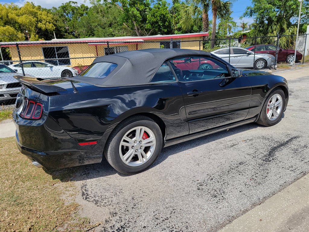 2014 Ford Mustang V6 photo