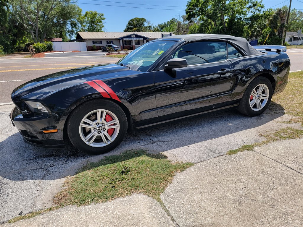2014 Ford Mustang V6 photo