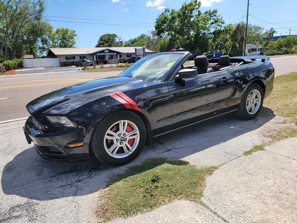 2014 Ford Mustang V6 photo