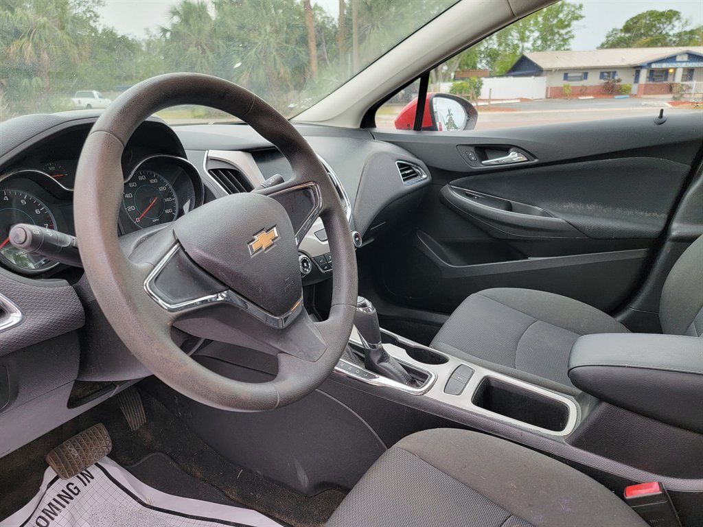 2017 Chevrolet Cruze - $8,750