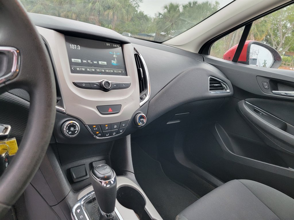 2017 Chevrolet Cruze - $8,750
