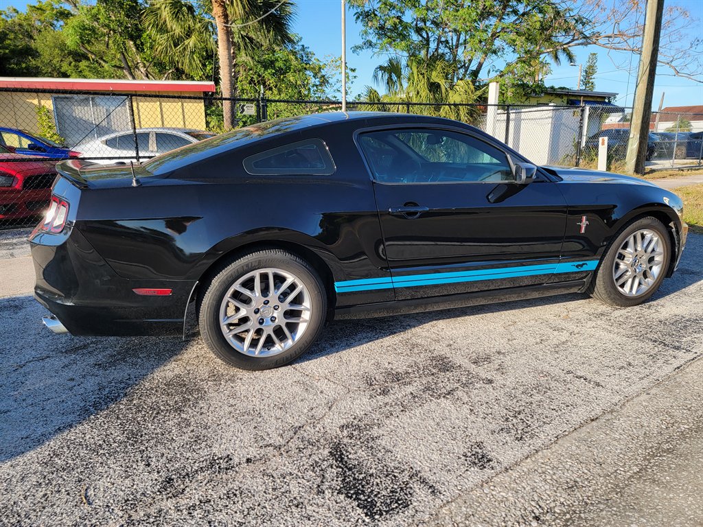 2013 Ford Mustang V6 photo