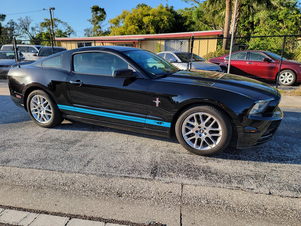 2013 Ford Mustang V6 photo