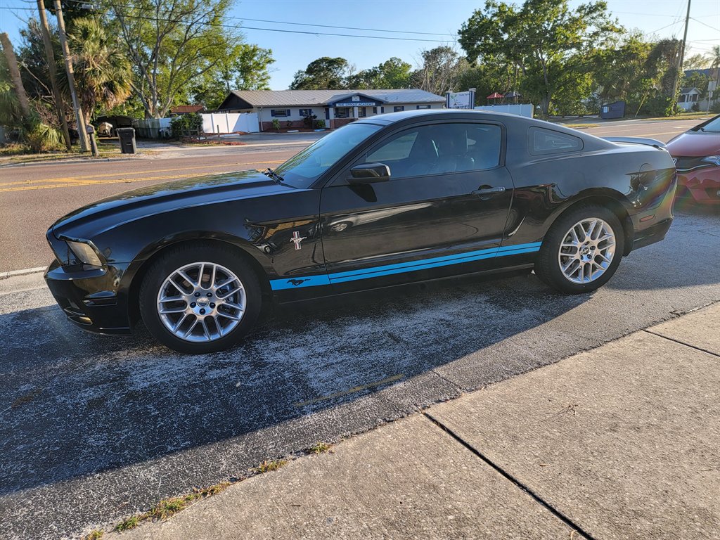2013 Ford Mustang V6 photo