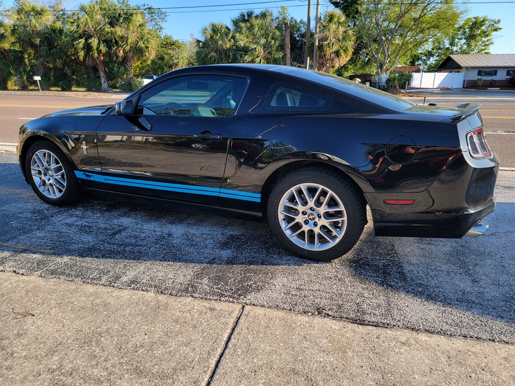 2013 Ford Mustang V6 photo