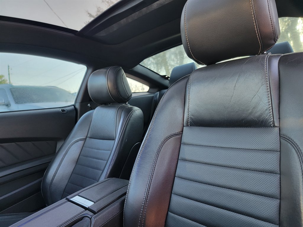 2013 Ford Mustang V6 photo