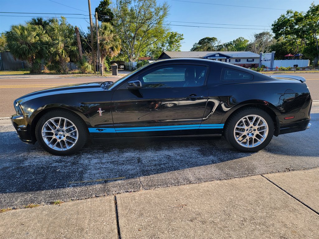 2013 Ford Mustang V6 photo