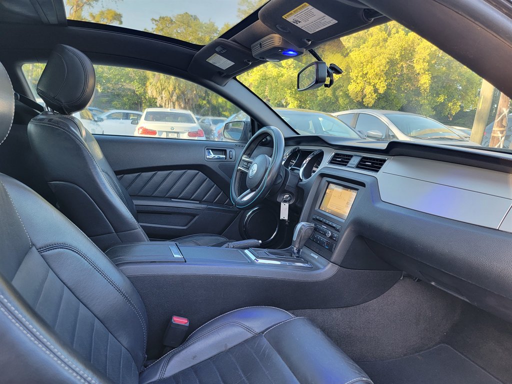 2013 Ford Mustang V6 photo