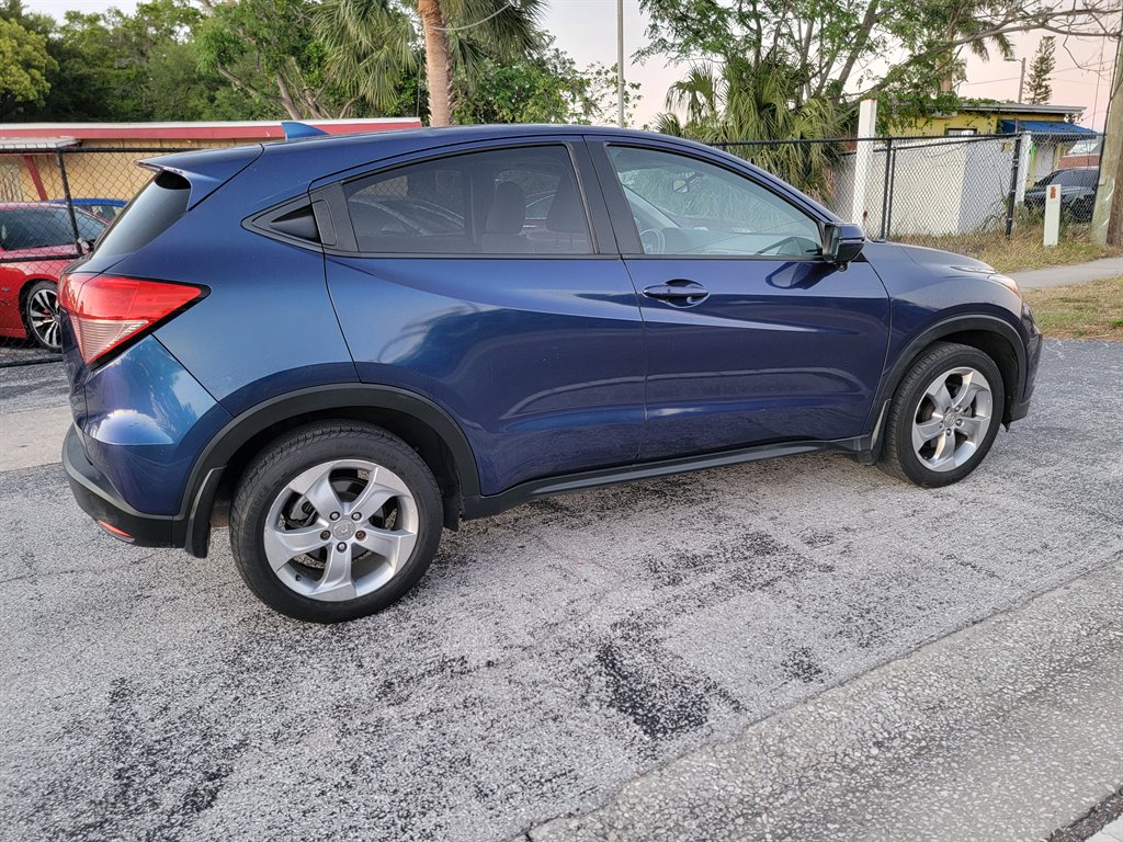 2017 Honda HR-V EX photo