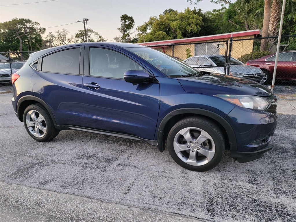 2017 Honda HR-V EX photo