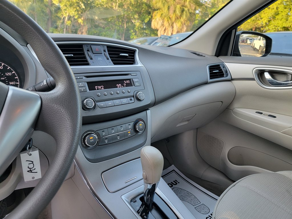 2014 Nissan Sentra S photo