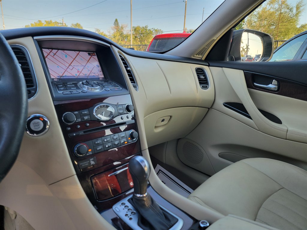 2017 Infiniti QX50 AWD photo