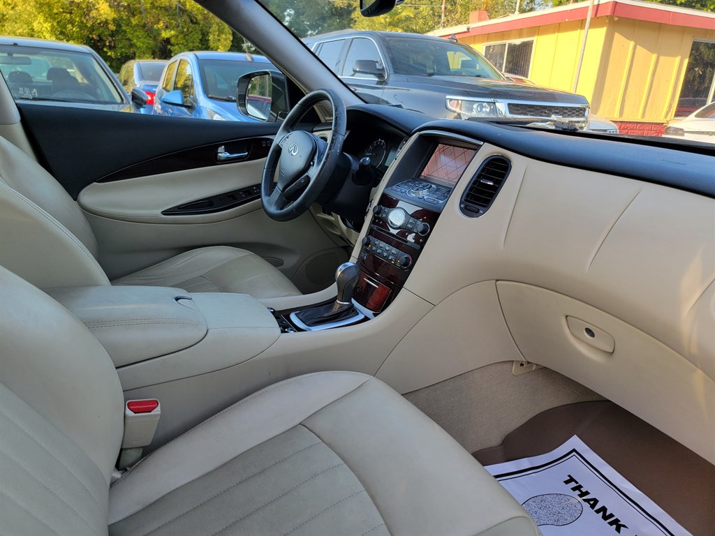2017 Infiniti QX50 AWD photo