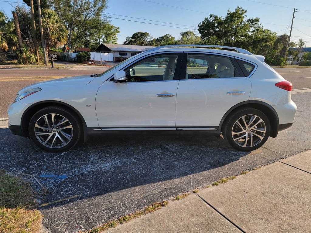 2017 Infiniti QX50 AWD photo