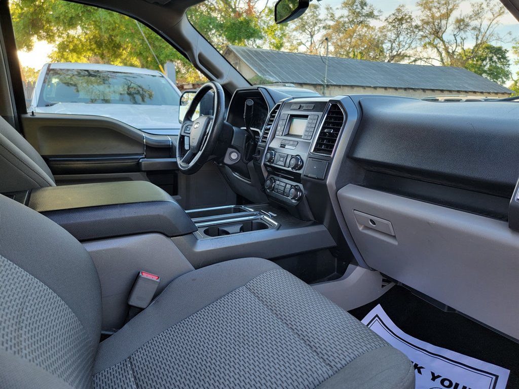 2015 Ford F150 XLT photo