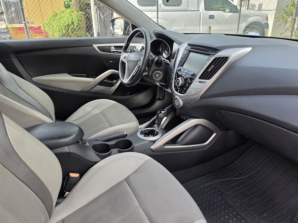 2014 Hyundai Veloster - $7,500