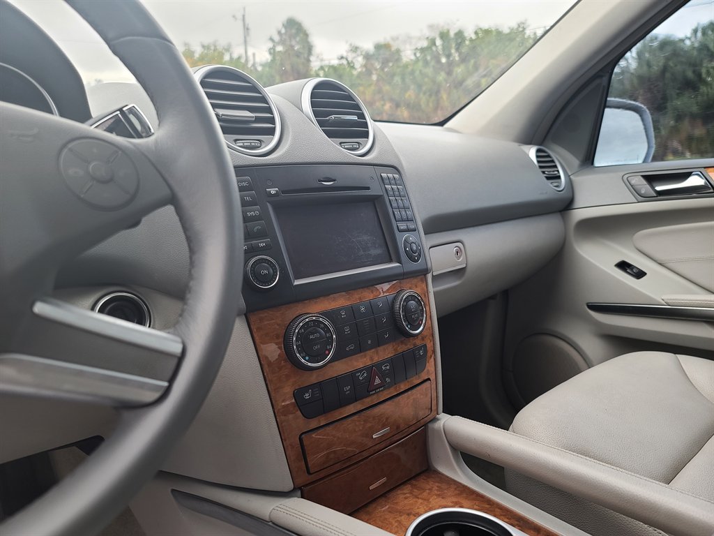 2009 Mercedes-Benz M-Class - $7,995