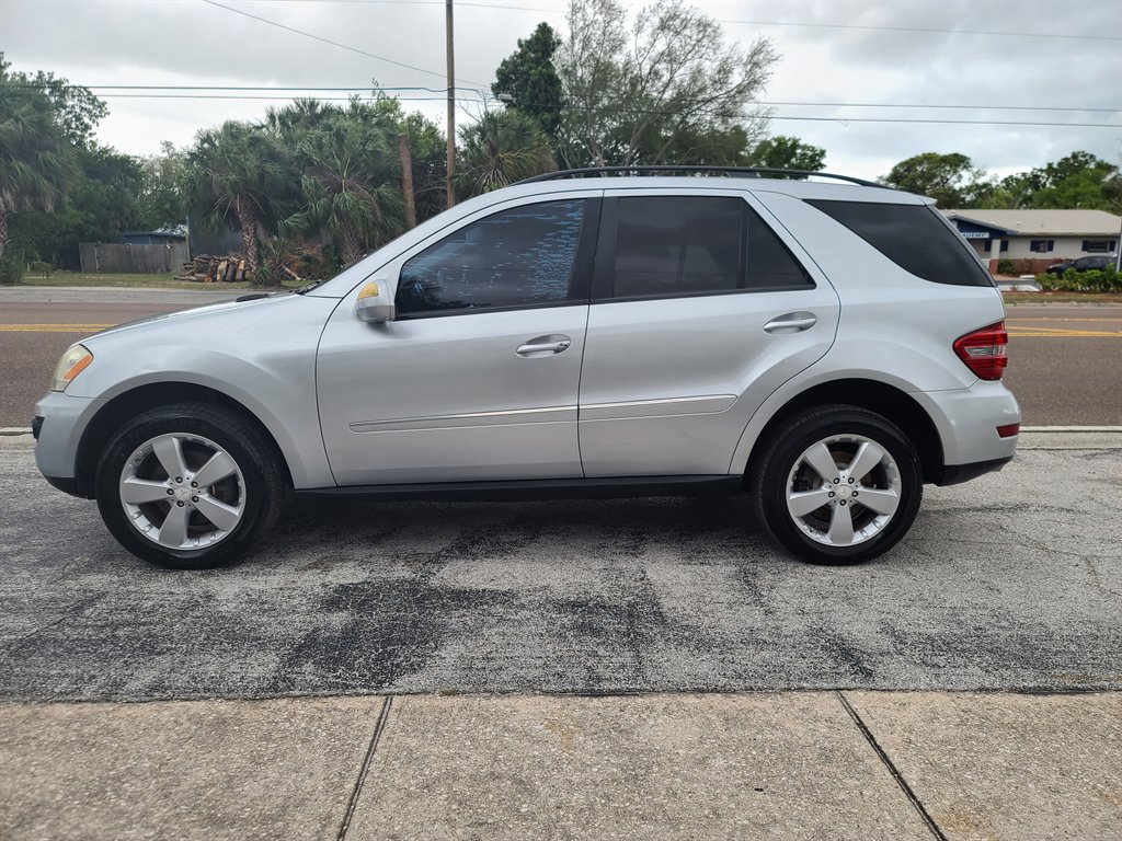 2009 Mercedes-Benz M-Class - $7,995